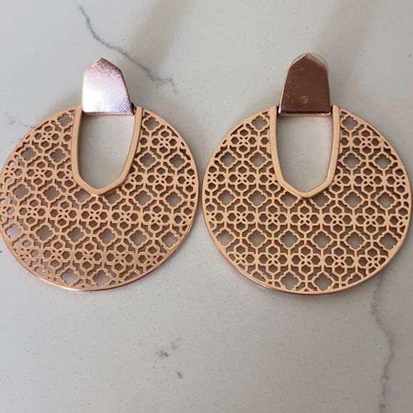 Kendra Scott Diane statement earrings in rose gold filigree - Picture 1 of 3